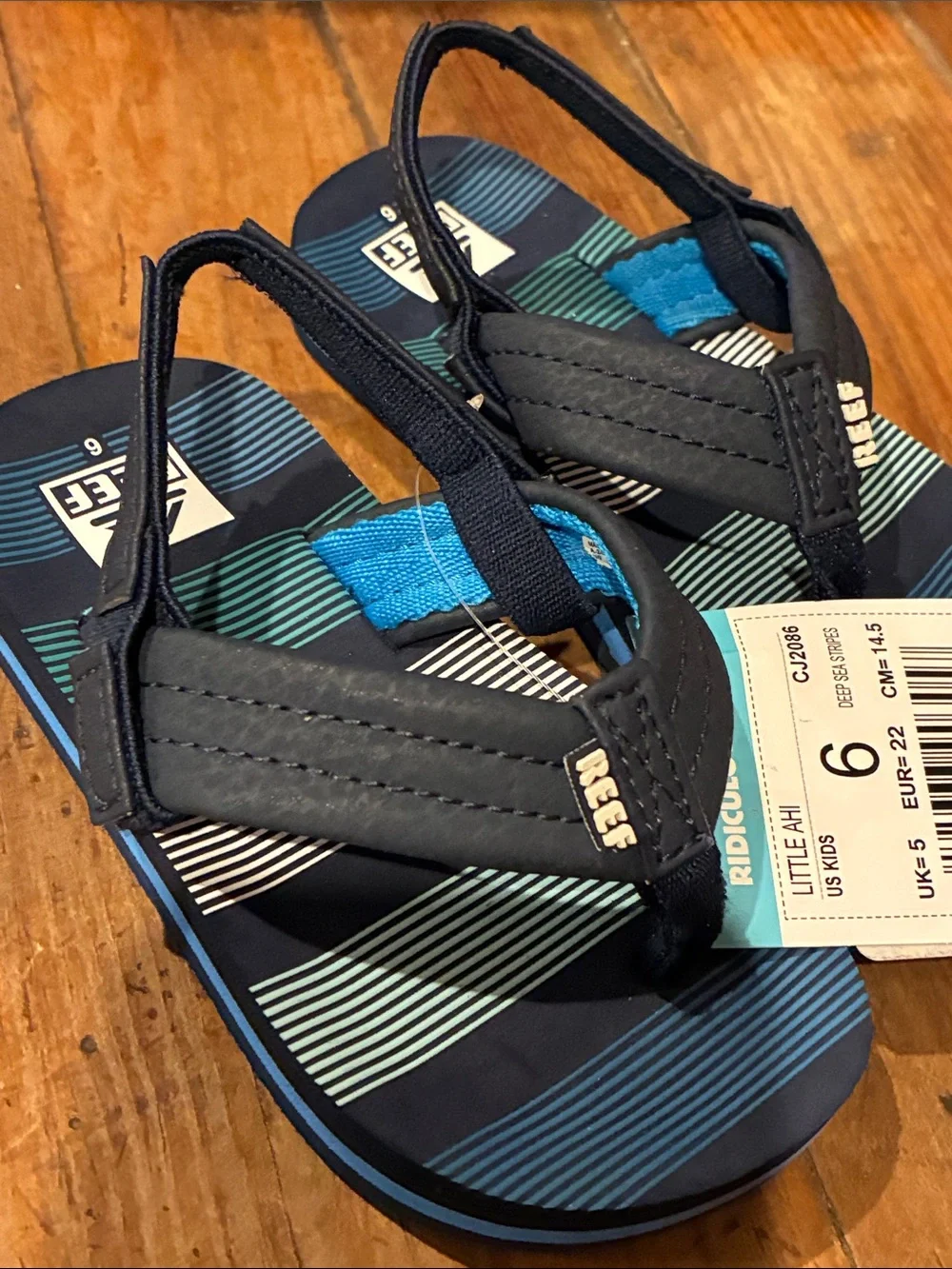 Reef Kids Navy and Teal Back-Strap Sandals NWT Sz 6